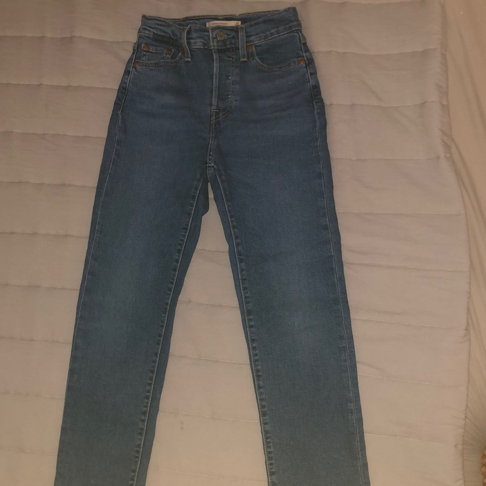 Levi's Wedgie Straight Jeans in Medium Blue